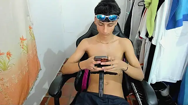 leal_777 (M twink) - show cum