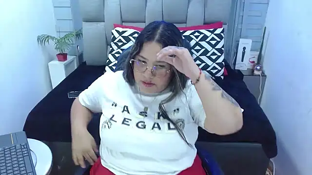 evelin_zaens (F young) - kiss me