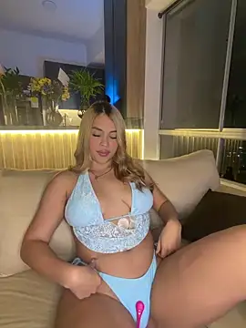 Webcam Model (Karyrios)  is live.Free join now!