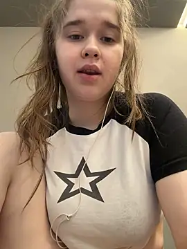 HornyGirlH live cam profile