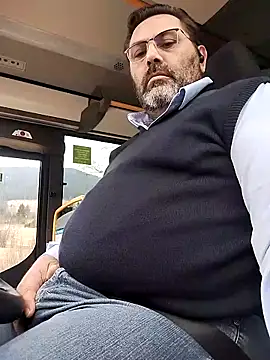 necroforo (M mature) - Doccia e gioco con dildo a casa