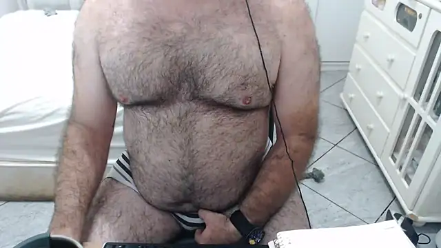 MysterBearMG live sex cam