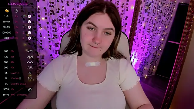 lovelyy_julia - Lovelyy_julia's free webcam