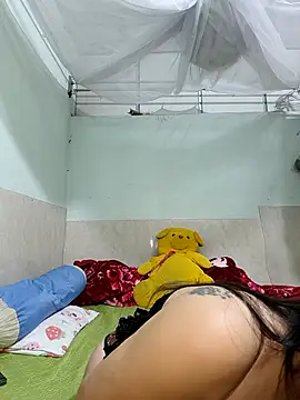 Webcam Model (lyna_bl)  is live.Free join now!