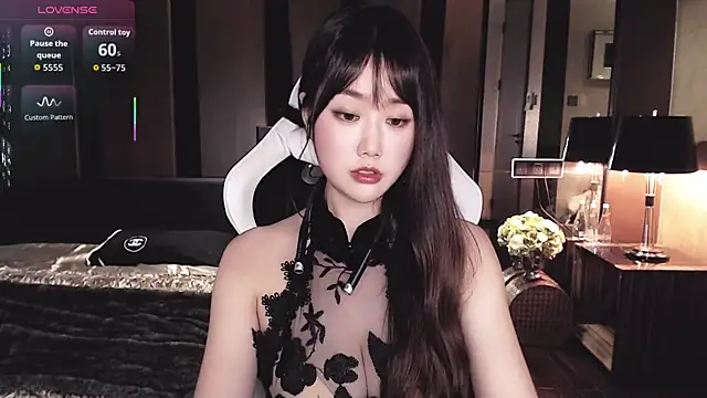 美女Aurora_-77在线直播