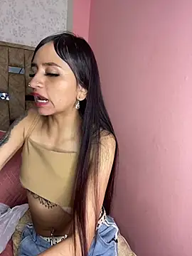 lauraaa_pink18 - Lauraaa_pink18's free webcam - UK Sex Cams