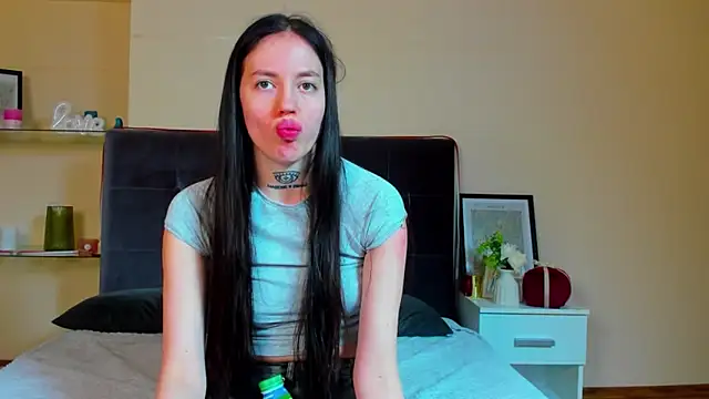 adrianacult (F young) - make me cum