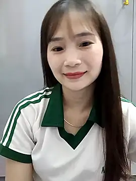 Webcam Model (-Dumi-)  is live.Free join now!