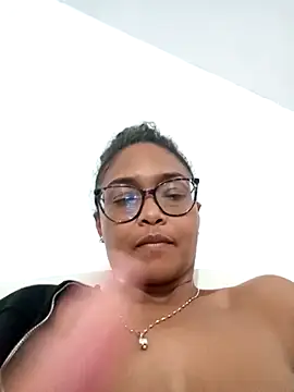 Webcam Model (BiiancaEstradaa)  is live.Free join now!