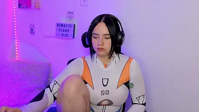 emily_lindey - Emily_Lindey's free webcam - UK Sex Cams