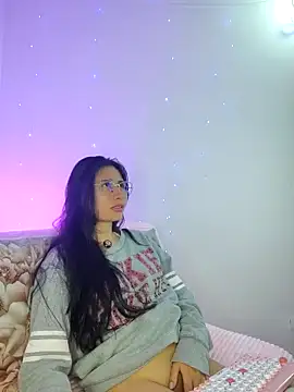 NayeCloud live sex cam