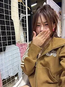 美女Selenaaaaa-在线直播