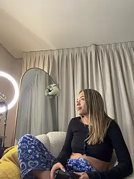 Webcam Model (Irina_Grant)  is live.Free join now!