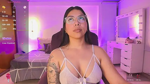 kloe28 (F young) - topless with clips