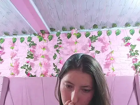 embercooper_ - EmberCooper_'s free webcam - UK Sex Cams