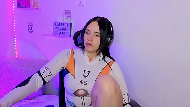 emily_lindey - Emily_Lindey's free webcam - UK Sex Cams