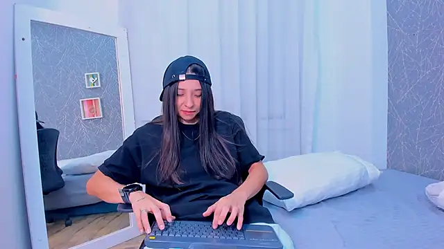 viictoriiasaenz - ViictoriiaSaenz's free webcam - UK Sex Cams