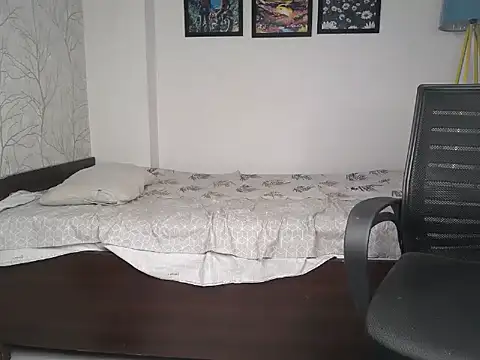 devil_lily7 (F teen) - my lip bite