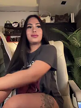 bigdominamia - BigDominaMia's free webcam - UK Sex Cams