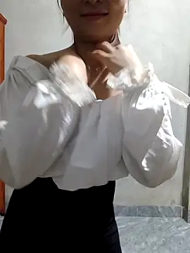 Webcam Model (Vanvan68xx)  is live.Free join now!