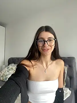 wildberry_ (F young) - show boobs 3 min