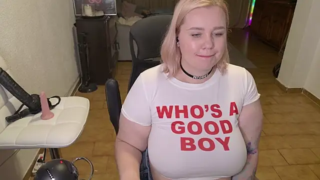 margotgrey (F milf) - show boobs