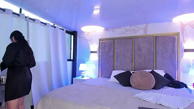 giselortiz (F young) - Get my nipples hard under top 😋