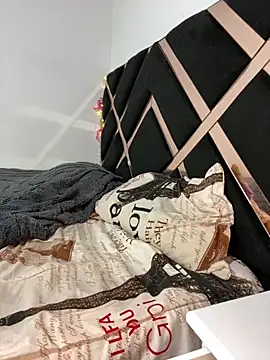 zaratattoox (T young) - Fuck my big ass hard for my cum