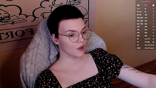 krisneal (F young) - Gentle masturbation in public