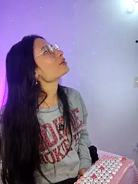 NayeCloud live sex cam