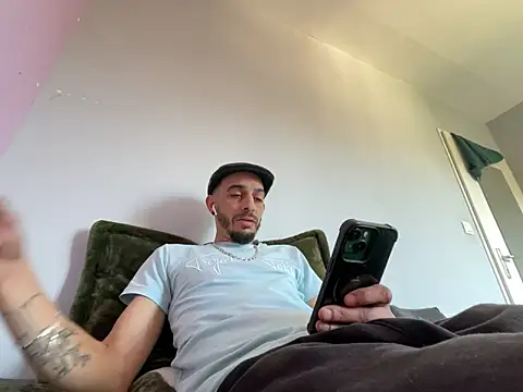 Rebeu313 live sex cam