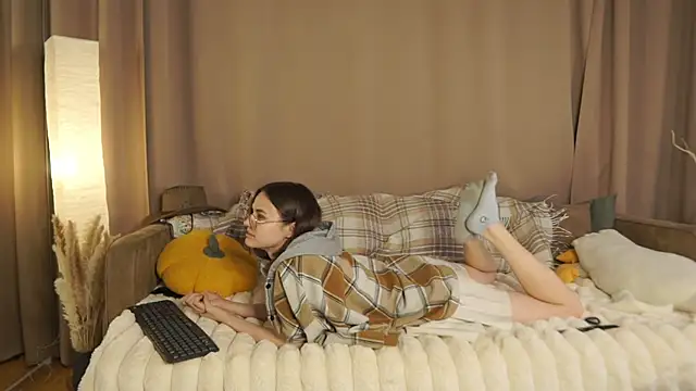 zulmapinley (F teen) - Sexy skirt tease