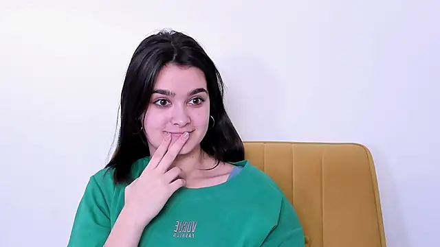 lucikardos (F teen) - Let's try different yoga poses?