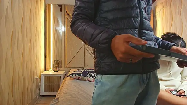 Hotcouple_222's room