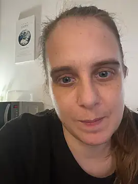 Webcam Model (Chantalee) is live