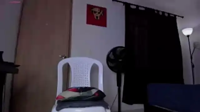 Cloudy_pigDude live sex cam