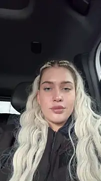 KikiWatson live sex cam