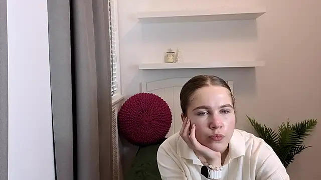 just_l0ve_me - Just_L0VE_me's free webcam - UK Sex Cams