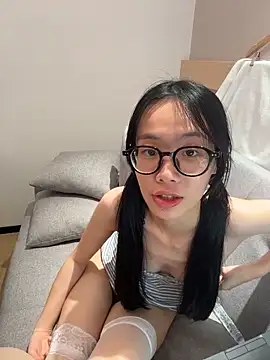 美女PetiteTight在线直播