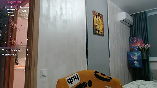 stacy_davice (F milf) - SHOW TITS