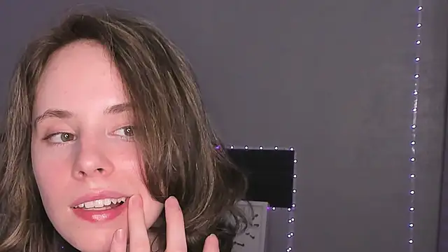 crystaleah - CrystaLeah's free webcam - UK Sex Cams