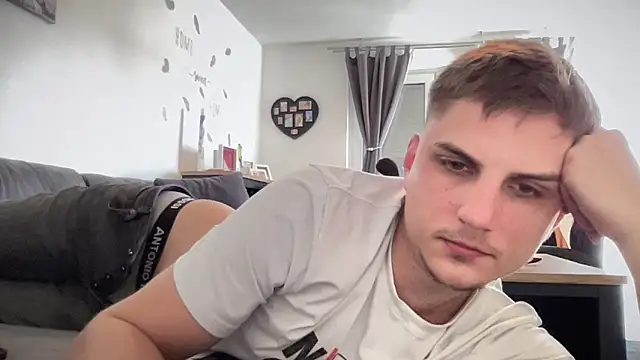 sweetbooy90 (Ask my age) - t-shirt off