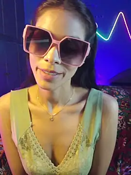 ivy_the_goddess (Ask my age) - THE PUBLIC POV  - CUCKOLD  FRIEND WIFE