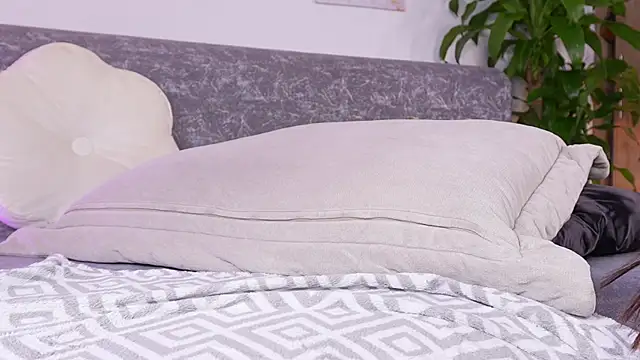 katie_cruz (F young) - ⭐ASS FINGERING + BUTTPLUG TOY⭐