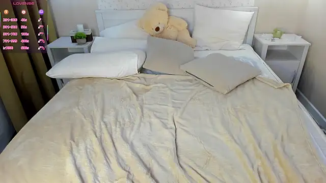 chloee_white (F teen) - BIG  tits out+ drool