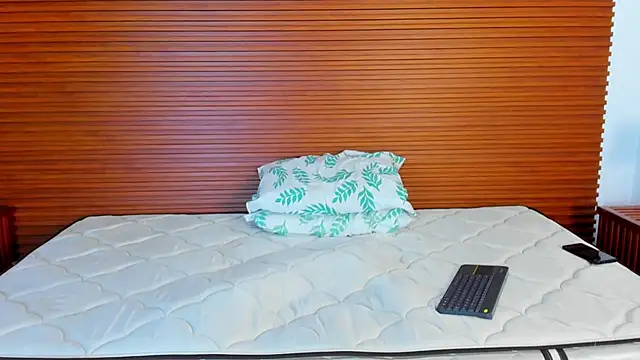 peakk_twiinns (G twink) - Frech kiss 💋😛