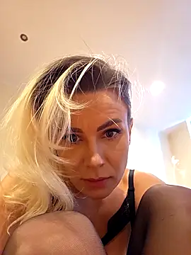 aureliadoux (Ask my age) - Oil Ass + Fingering 🍑✨️⚡️