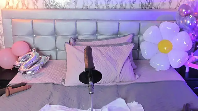 melodyy_sweet (F young) - show ass hole + spanks🍑😲🙈