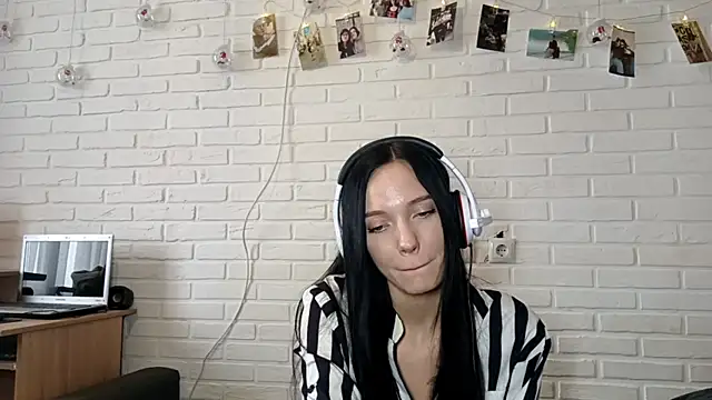 vanettahartong (F young) - teasing dance