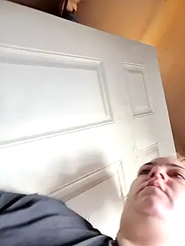 Webcam Model (Aria423)  is live.Free join now!